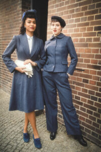 Mode im Stil der 40er Jahre, Vintage Mode aus Berlin, 40er Mantel, Hosenanzug