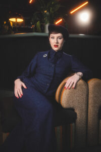 Mode im Stil der 40er Jahre, Vintage Mode aus Berlin, Weste, Bluse, Weite Hose