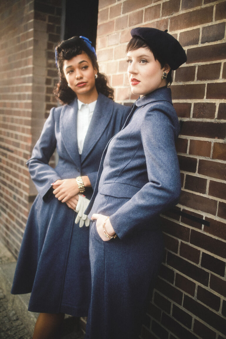 Mode im Stil der 40er Jahre, Vintage Mode aus Berlin, Schalkragenmantel und schmale Jacke
